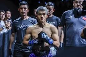 19年马刺主场的美女观众 像是从电影里走出来的女主！